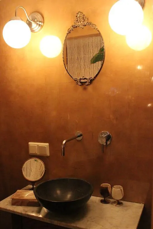 B&B Petit Paris Amsterdam Bed & Breakfast