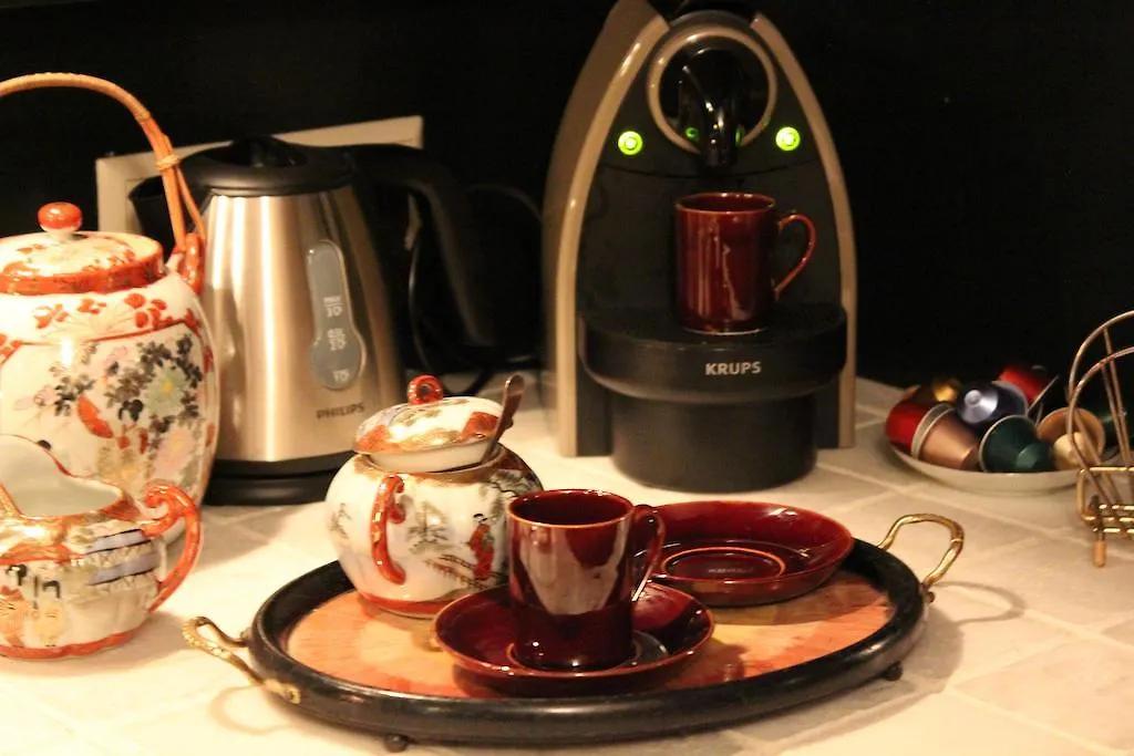 B&B Petit Paris Amsterdam Bed & Breakfast